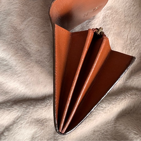 🧸🎀✨Authentic Vintage Louis Vuitton Sarah Wallet with Hand Painted Teddy Bear - Picture 11 of 16